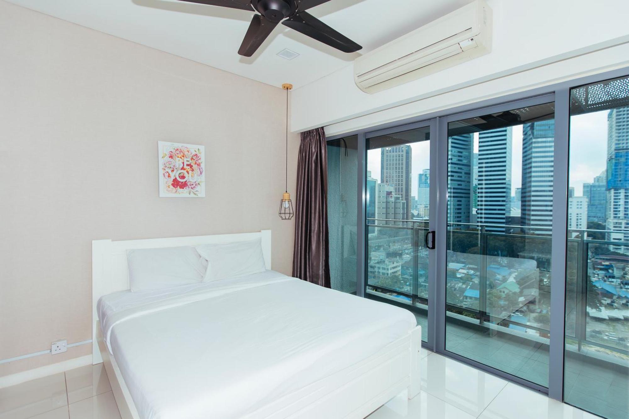 Summer Suites Klcc By Apartx Куала Лумпур Екстериор снимка