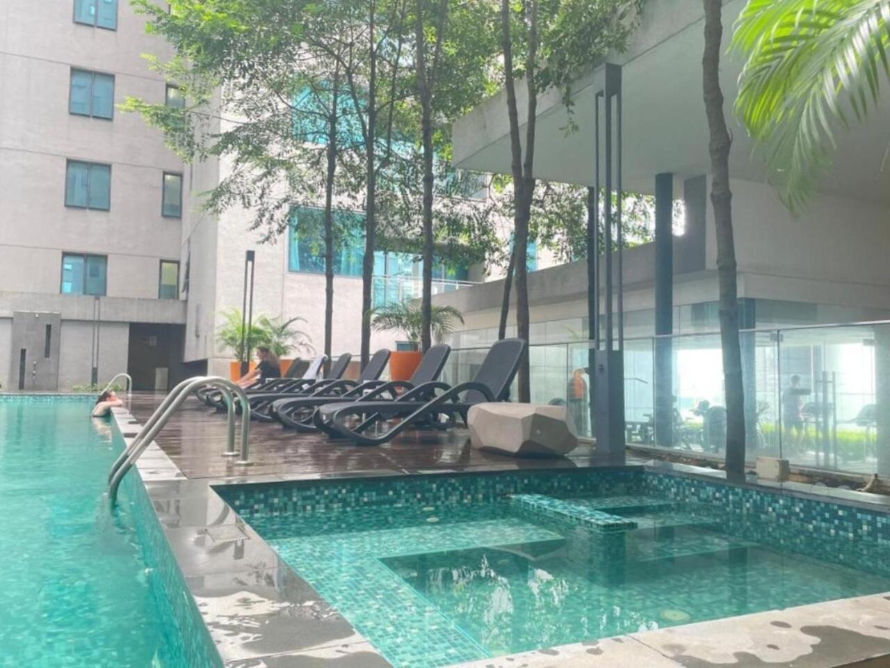 Summer Suites Klcc By Apartx Куала Лумпур Екстериор снимка