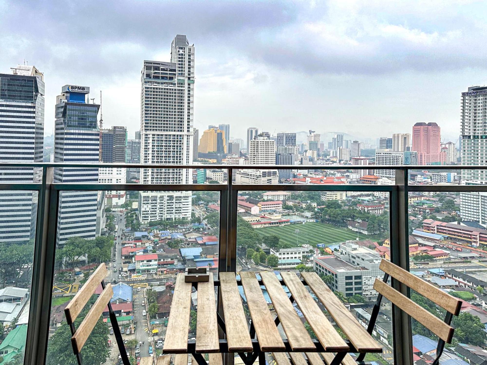 Summer Suites Klcc By Apartx Куала Лумпур Екстериор снимка